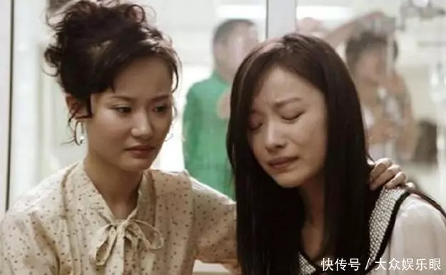 雙胞胎侄女,一個嫁軍人一個嫁商人,八年後再見,一個笑一個卻哭