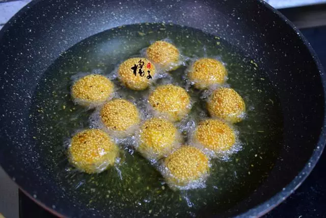 冬天,給孩子做點零食吃,越嚼越香,每次做一鍋,孩子們搶著吃