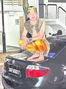 貪玩大聖爺 跳上車給明示發橫財?