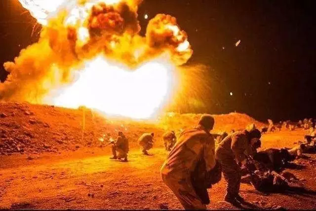 不能認慫!凌晨多枚敘軍彈道飛彈飛向以色列,復仇之戰爆發