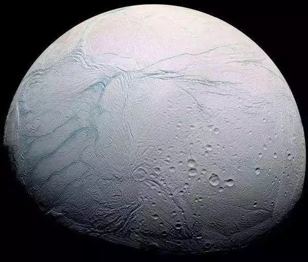 這些星球看上去沒有一點水,其實比地球水還多,水中或有神秘生物