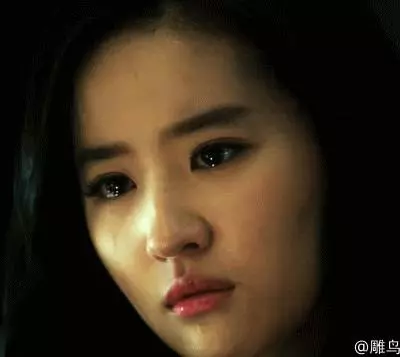 女學生要搭高鐵卻「忘記帶錢包」突然陌生男子「遞給她1000塊」!急忙拒絕後男子卻掏出…當場嚇傻!