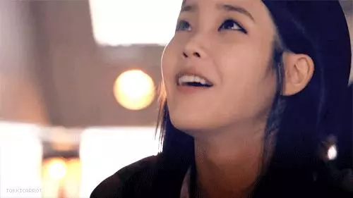 女學生要搭高鐵卻「忘記帶錢包」突然陌生男子「遞給她1000塊」!急忙拒絕後男子卻掏出…當場嚇傻!