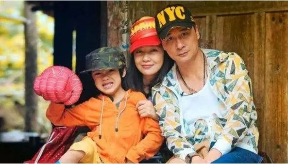 影帝老公對她一見鍾情,結婚17年未下過廚,今47歲被寵成凍齡