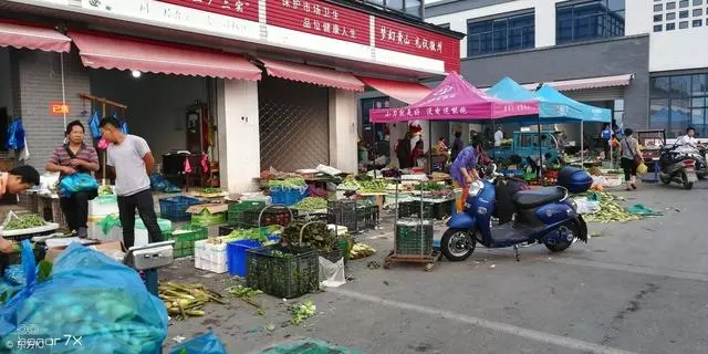 坐月子婆婆來照顧,親媽過來看望,瞥了一眼床頭,立馬帶我回娘家