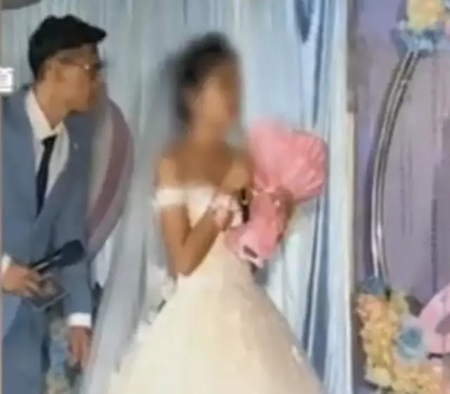 婚禮現場突發口角,新娘怒摔捧花:這婚我不結了!新郎:隨你便吧