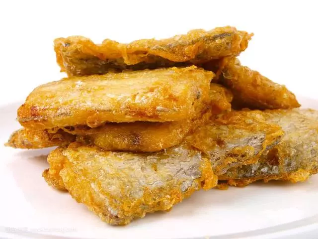 炸帶魚時,別著急放油下鍋炸!這一步不能少,帶魚又酥又香又入味!