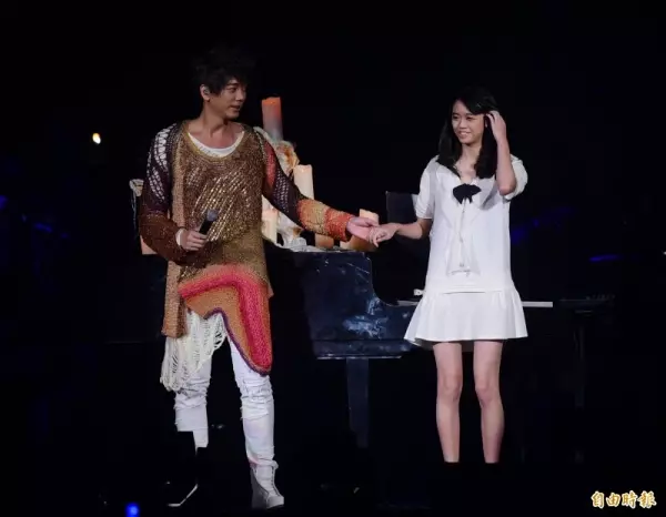 信「18歲私生女」長大美翻!最近被人起原來「孩子的媽」是她!難怪女兒那麼美!