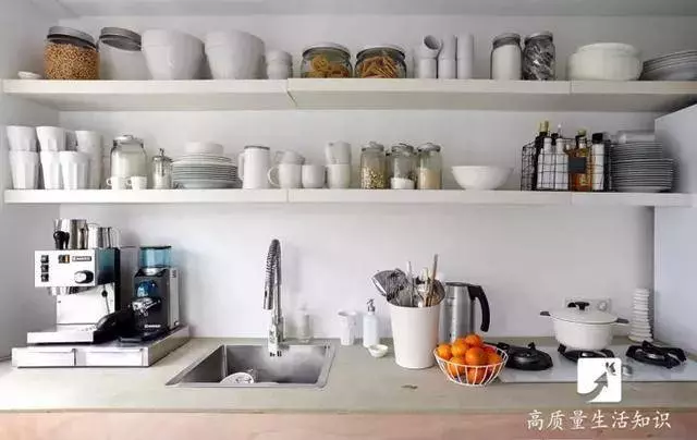 越來越多家庭不用碗櫃了,現在都流行這樣裝,這也太方便了吧!