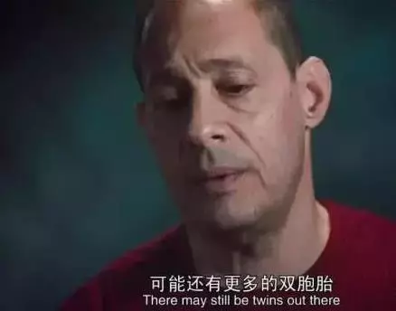 美國活人試驗:三胞胎分別被富人、中產、窮人家庭收養,命運迥異