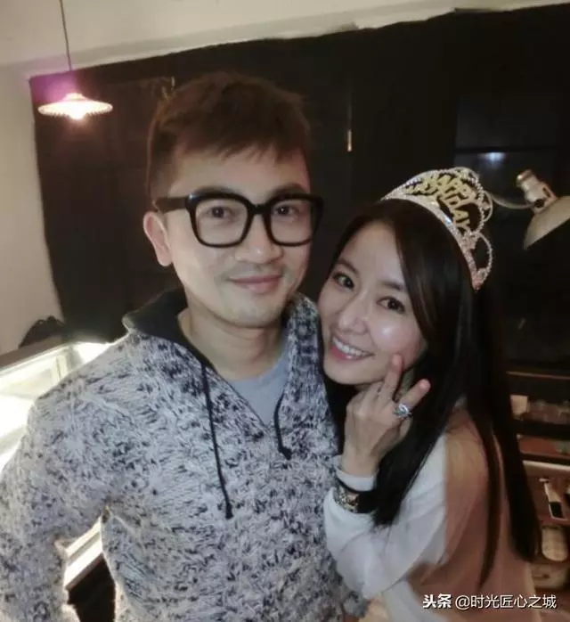 45歲蘇有朋婚期已定,妻子比林心如美多了,難怪蘇導不守40歲約定!