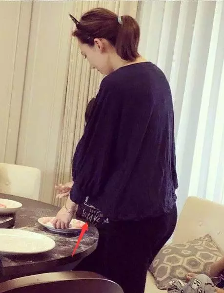 林志穎全家搓湯圓,陳若儀的肚子亮了,網友:像又懷了雙胞胎