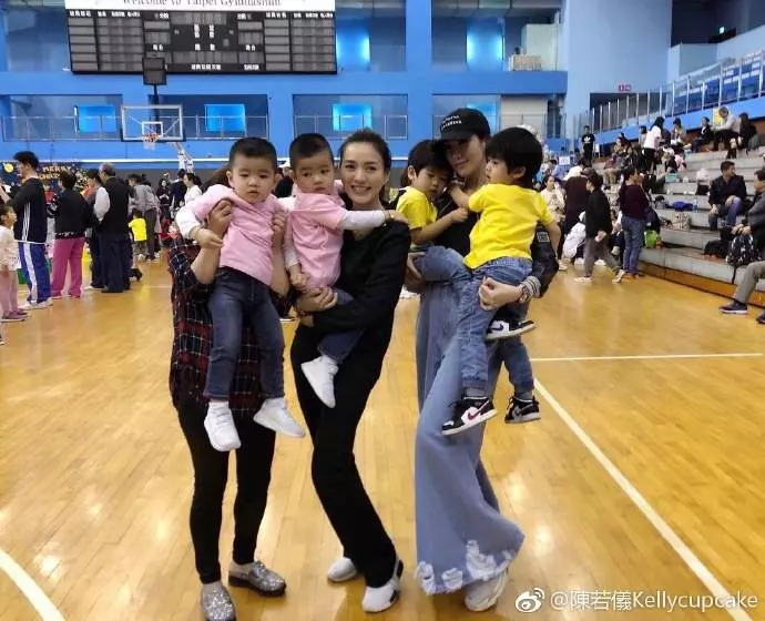 林志穎全家搓湯圓,陳若儀的肚子亮了,網友:像又懷了雙胞胎
