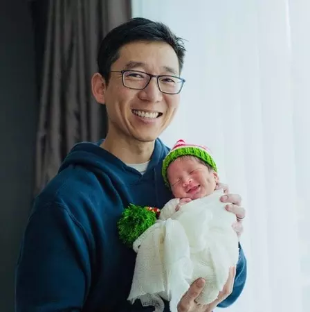 隋棠第三胎兒子「超Q萌正臉照曝光」 對鏡頭「露出酒窩甜笑」網全被征服:根本縮小版Max❤