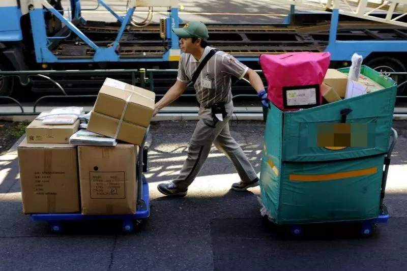 狗眼看人低?送貨員被女住戶嗆「你只準搭貨梯」否則客訴,一聽暴怒「超猛神反擊」她嚇翻秒閉嘴!