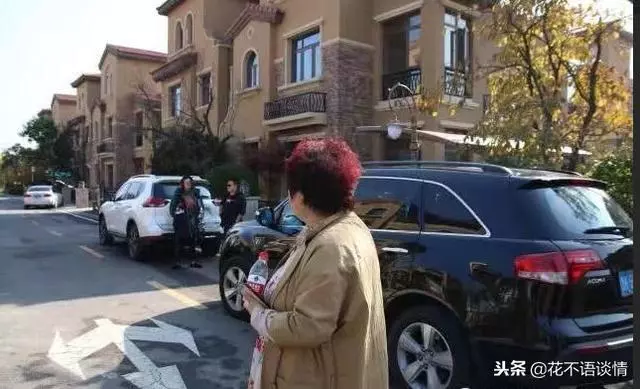 她掙80萬一分不剩給老公買豪車,9年後老公開輛奔馳來還禮
