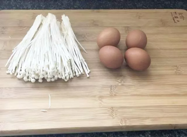 金針菇的這種做法,我也是第一次做,吃著不塞牙,還有利於營養吸收
