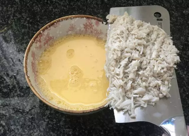 金針菇的這種做法,我也是第一次做,吃著不塞牙,還有利於營養吸收