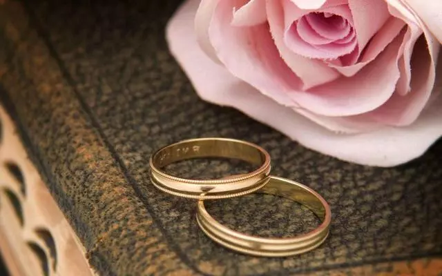 小姑子結婚,我主動給了五萬,老公跟我提個要求,我決定一分不給