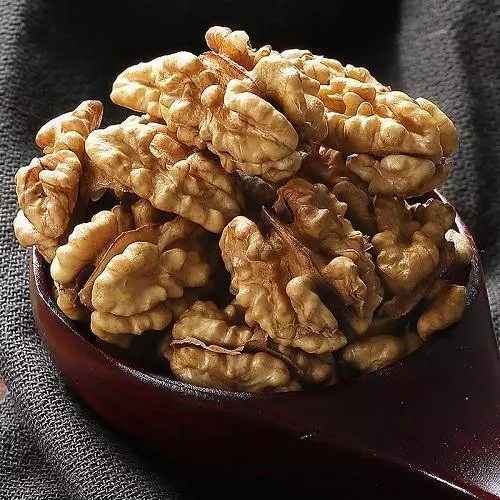白髮越長越多別擔心!一個土方法,黑髮一天天的長出來,不用染髮傷身體!