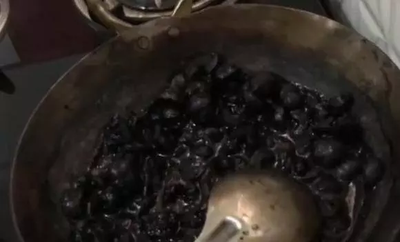 白髮越長越多別擔心!一個土方法,黑髮一天天的長出來,不用染髮傷身體!