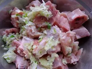 拌點它炸雞肉,這樣炸的雞腿你一定沒吃過,比肯得基的大雞排好吃