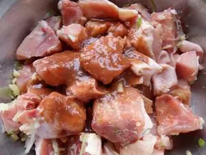 拌點它炸雞肉,這樣炸的雞腿你一定沒吃過,比肯得基的大雞排好吃