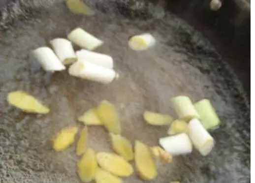 豬蹄這種做法好吃又營養,吃著一點都不膩,我也是第一次做著吃!