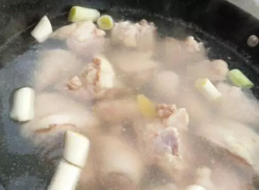 豬蹄這種做法好吃又營養,吃著一點都不膩,我也是第一次做著吃!