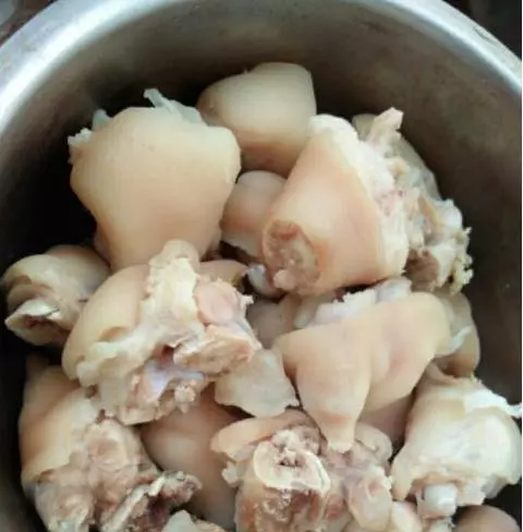 豬蹄這種做法好吃又營養,吃著一點都不膩,我也是第一次做著吃!