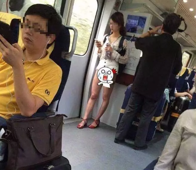 正妹搭地鐵「下半身沒穿」 照片曝光網友瘋傳!