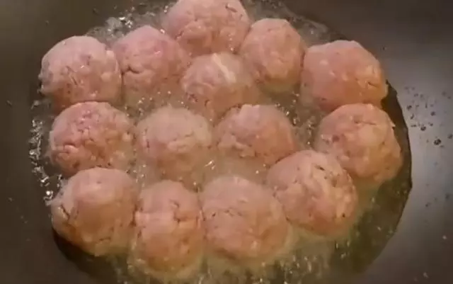 酸甜炸肉丸,在家可以這樣做,大人小孩都愛吃