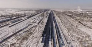 這列火車全長7353米,別說數了,看都看不到頭,號稱世界最長火車