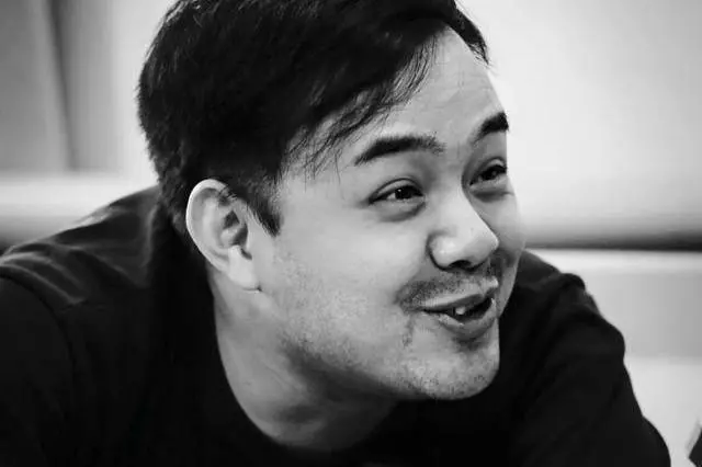 右耳突然完全失聰! 39歲男藝人自爆一天工作22小時:太累