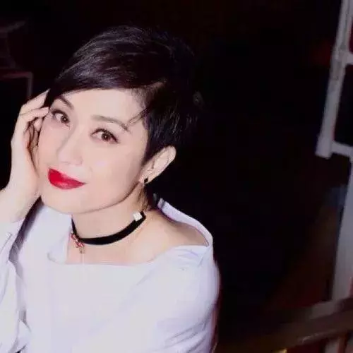 曾是力捧花旦,51歲前港姐至今依舊單身:是我選擇了單身