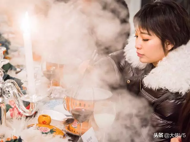 在零下25°C的冰屋吃著熱氣騰騰的火鍋,網友:不會被凍死嗎?