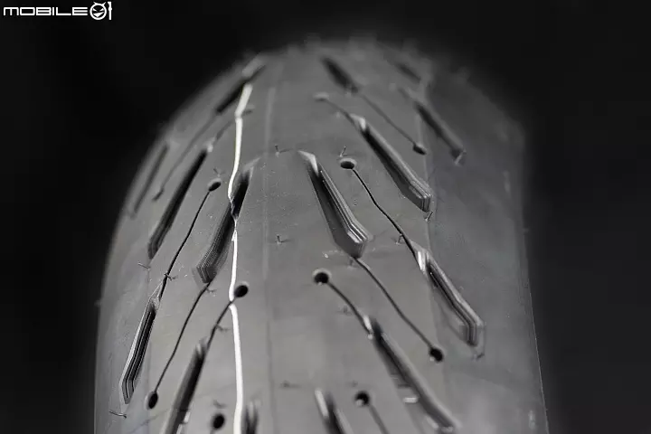 黑色甜甜圈上的密碼 Part2!大型重機輪胎規格大解密
