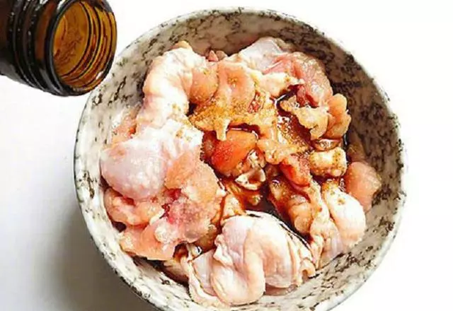 雞肉做成這樣特有面子,有這個小技巧,雞肉不柴,炒2盤也能吃完