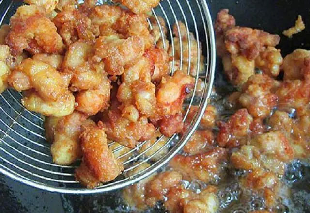 雞肉做成這樣特有面子,有這個小技巧,雞肉不柴,炒2盤也能吃完