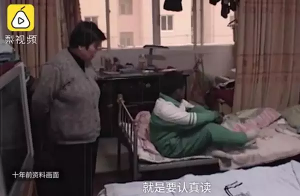 奶奶抱孫「狂洗1周」還是髒 送醫才知「乖孫是黑人」