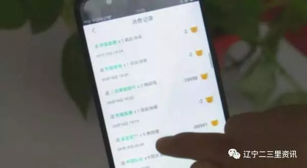 抖內刷光爸爸「3年薪水」 8歲童哭:女主播長得像媽媽