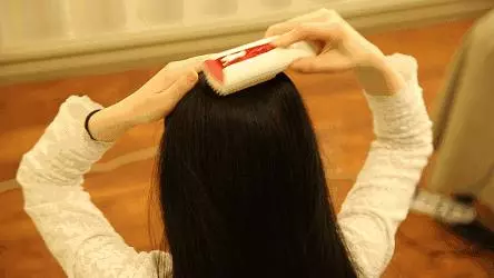 頭髮白了很顯老!1個動作,每天10分鐘,疏通經絡,頭髮慢慢變黑,改善健忘和痴呆