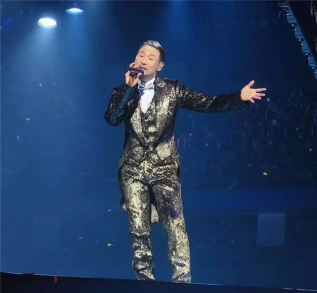 張學友演唱會現場驚喜不斷,網友送上新頭銜,歌神稱號成為歷史
