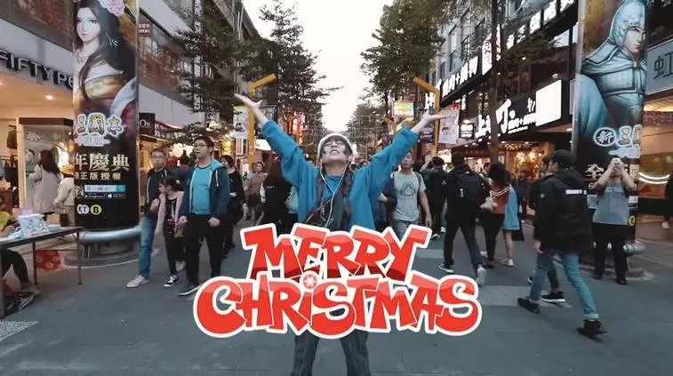 自嘲幻滅型YouTuber!「本本」恥力全開街頭唱跳「印度舞曲」 網崩潰:那來的勇氣?