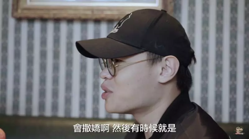 網紅CP太會玩！聖結石、古娃娃「伴侶交換」親密約會整天！「藏鏡喵」走心：妳都不會這樣跟我互動 