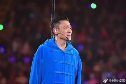 唱到一半「失聲」!「劉德華」哭著道歉:醫生說不能再唱了… 演唱會被迫終止