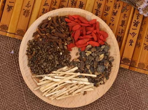肝好不好,看這些地方有沒有「變黑」!枸杞換一種吃法最養肝