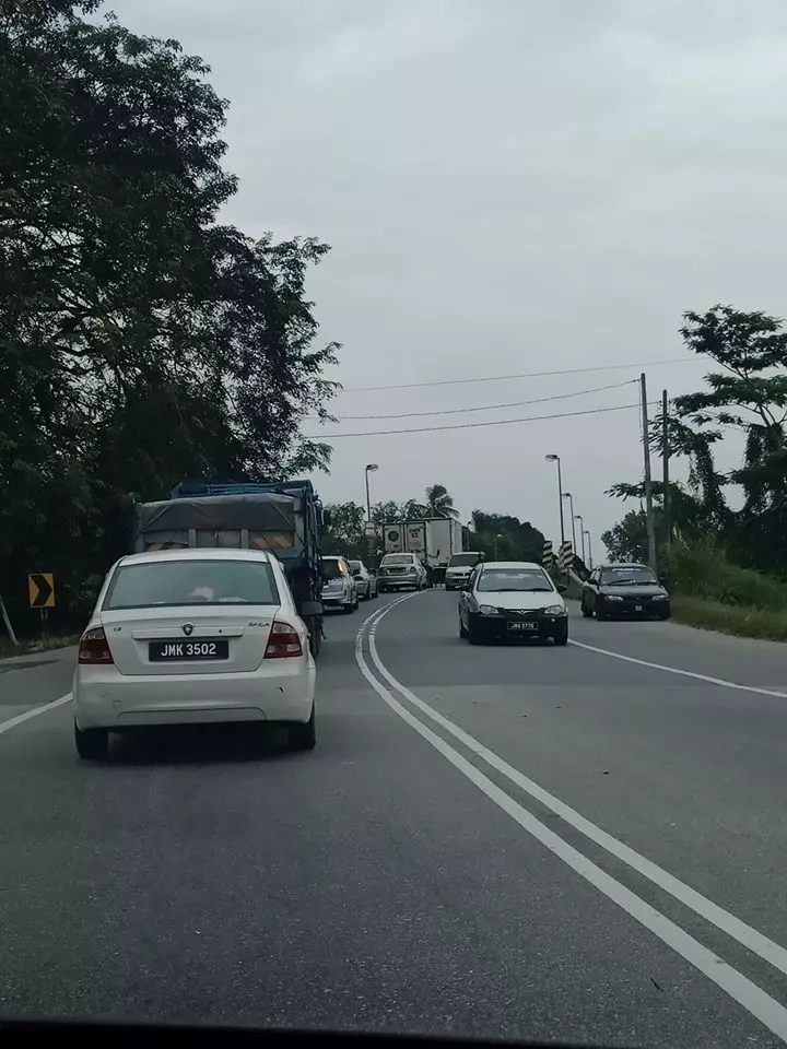 最新驚人《發生在柔佛》公路上演警匪追逐戰 警方逮捕三男一女