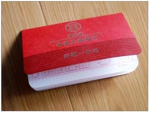 大姑姐滿臉堆笑的給我送來十萬存摺,我抬手就給她一巴掌