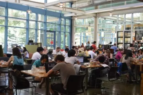 弟弟來我家借錢,老公給他五萬,當晚媽來電話讓我離婚